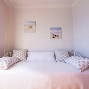 https://piso-primera-linea-de-playa.hotelsinnerja.org